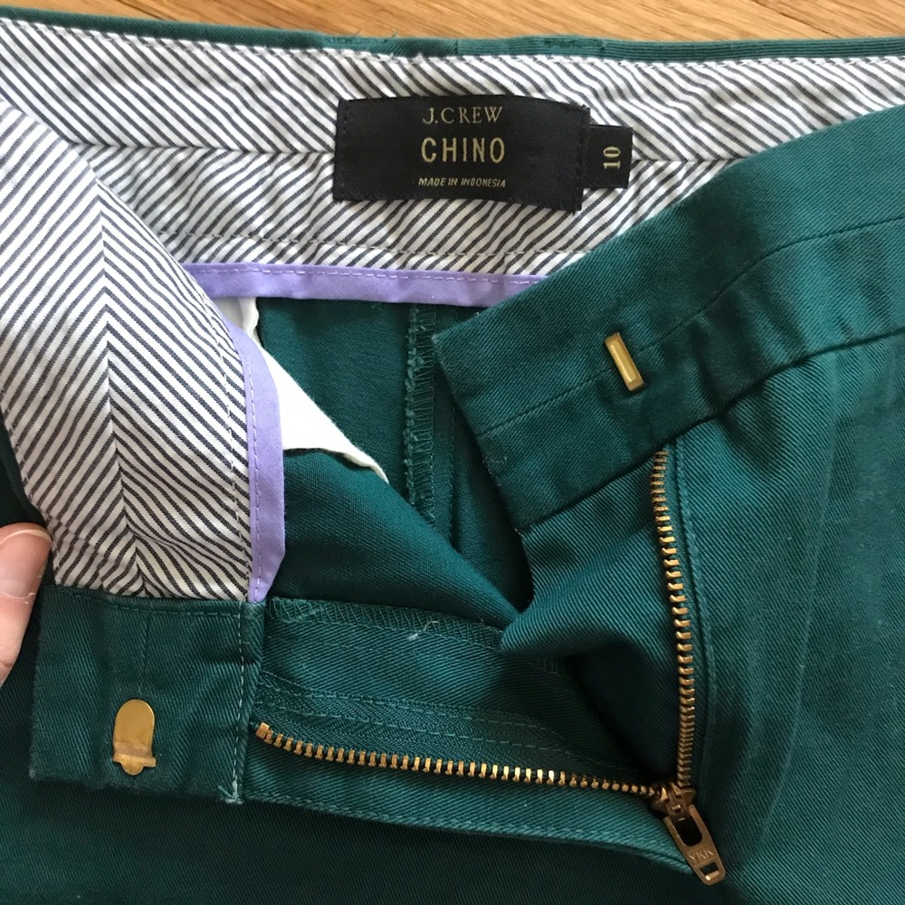 J. Crew 3” chino shorts in hunter green size 10